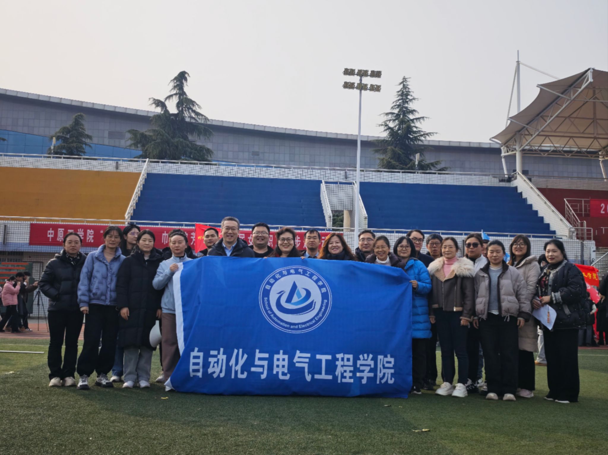 “巧手庆芳华 花语寄师恩”——英国上市公司365师生开展三八节庆祝活动